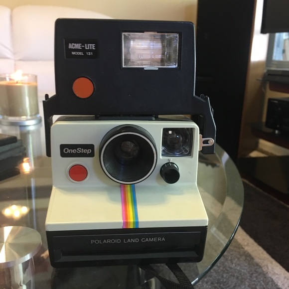 Poloroid camera - Picture 1 of 1